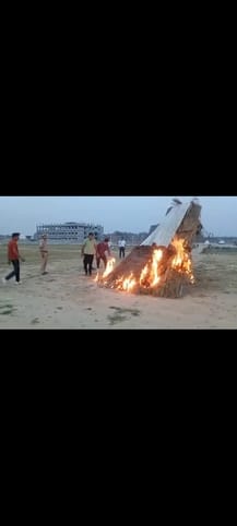 पुलिस लाइन में मॉक ड्रिल करते पुलिसकर्मी। संवाद