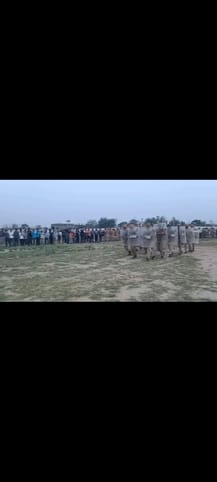 पुलिस लाइन में मॉक ड्रिल करते पुलिसकर्मी। संवाद
