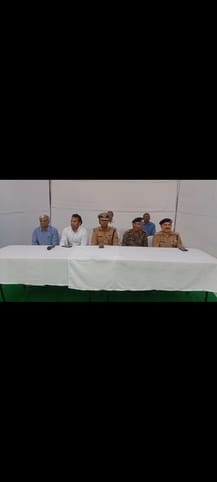 पुलिस लाइन में मॉक ड्रिल करते पुलिसकर्मी। संवाद