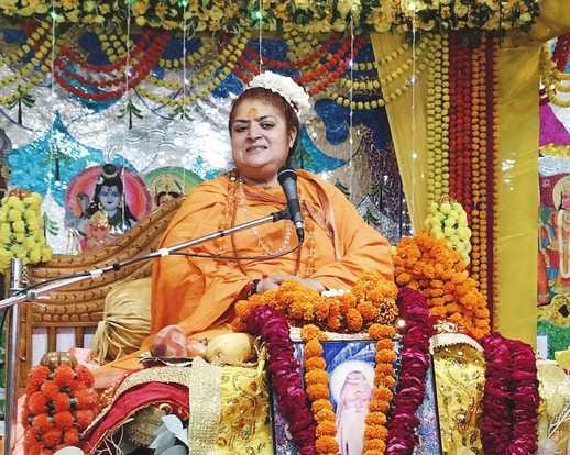 अंबाला छावनी के श्री सनातन धर्म मंदिर में कथा सुनते भक्तजन। संवाद अंबाला छावनी के श्री सनातन धर्म मंदिर में कथा सुनते भक्तजन। संवाद
