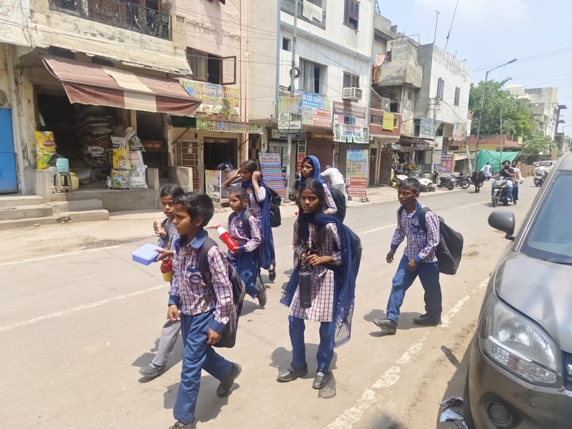 अंबाला कैंट आईटीआई की छुट्टी होने के बाद छात्र घर लौटते हुए: संवाद अंबाला कैंट आईटीआई की छुट्टी होने के बाद छात्र घर लौटते हुए: संवाद
