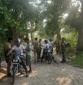 इंडो नेपाल बॉर्डर क्षेत्र में मौजूद पुलिस फोर्स। संवाद