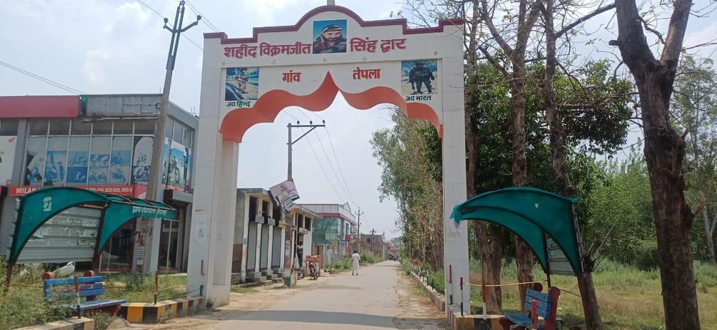 साहा से सटा तेपला गांव। संवाद