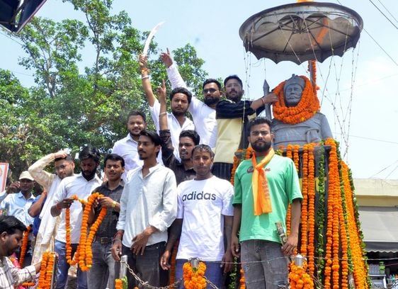 शहर में महाराणा प्रताप जयंती पर निकाली गई शोभायात्रा में शामिल लोग। संवाद शहर में महाराणा प्रताप जयंती पर निकाली गई शोभायात्रा में शामिल लोग। संवाद