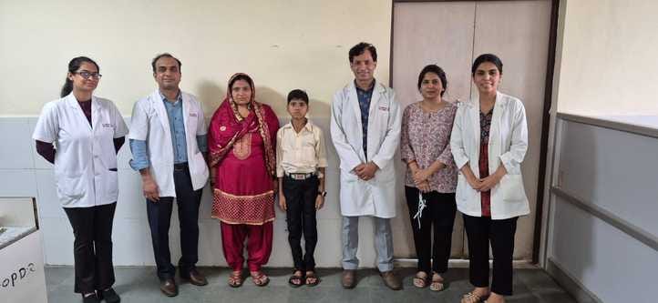 10सीटीके46...पीजीआईडीएस के मैक्सिलोफेशियल सर्जरी विभाग की टीम ने बच्चे की आंख से निकाला 3.5 सेम