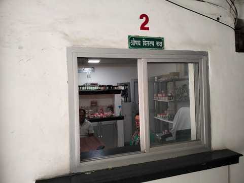 भारत-पाक तनाव के चलते आयुष चिकित्सालय नाहन में अवकाश के दिन आपातकालीन सेवाएं देते स्वास्थ्य कर् भारत-पाक तनाव के चलते आयुष चिकित्सालय नाहन में अवकाश के दिन आपातकालीन सेवाएं देते स्वास्थ्य कर्