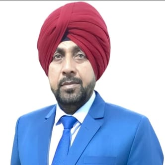 पूर्व सैनिक वेलफेयर कमेटी के पदाधिकारी व सदस्य शनिवार को उपायुक्त कार्यालय पर जानकारी देते हुए