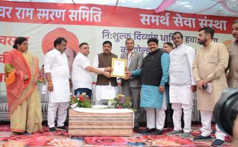 आयोजन की जानकारी देते समाजसेवी महेश परियानी