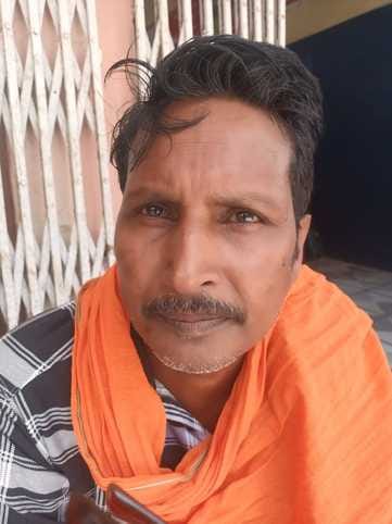 जिला अस्पताल में दवा काउंटर पर लगी महिलाओं की लाइन संवाद