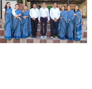 रैहन स्कूल के शिक्षक ड्रेस कोड में। स्रोत : विभाग रैहन स्कूल के शिक्षक ड्रेस कोड में। स्रोत : विभाग