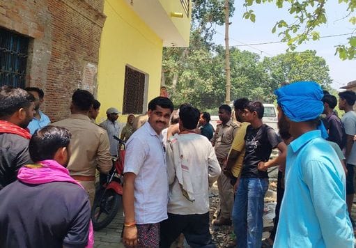 मेडिकल कॉलेज की इमरजेंसी भर्ती म्योहरा गांव के श्रमिक।   संवाद