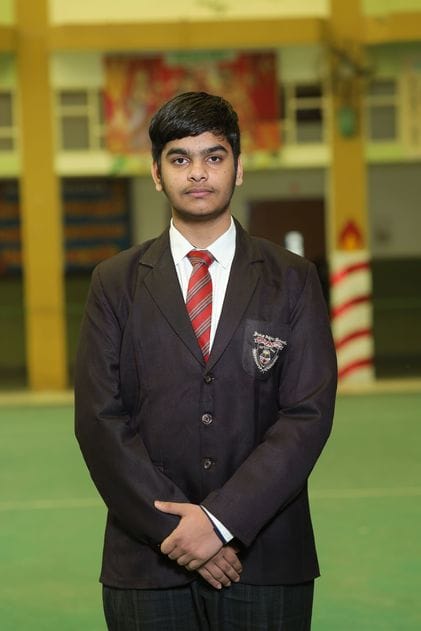 13जेएनडी11-10वीं और 12वीं का बेहतर परिणाम आने पर इंडस पब्लिक स्कूल में खुशी जाहिर करते विद्यार्