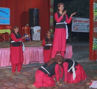कशोली में आयोजित बिरशी मेले के शुभारंभ पर मुख्यातिथि को सम्मानित करते मेला कमेटी के सदस्य। संवा कशोली में आयोजित बिरशी मेले के शुभारंभ पर मुख्यातिथि को सम्मानित करते मेला कमेटी के सदस्य। संवा