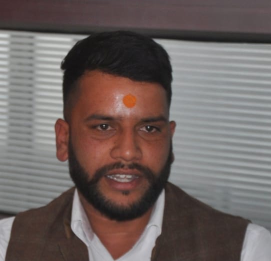 साक्षी चौहान, सकोह निवासी।