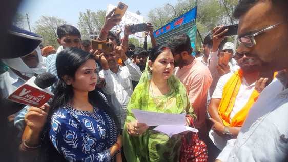 कथित लव जिहाद के खिलाफ ग्रामीणों का प्रदर्शन, मुख्य आरोपी गिरफ्तार, अन्य आरोपियों की गिरफ्तारी 