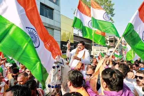 घोड़े पर सवार होकर निकले मुख्यमंत्री डॉ यादव