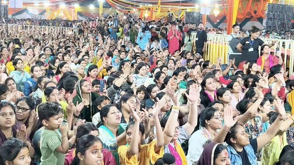 18जेएनडी14-महोत्सव में भजनों के माध्यम से बाबा श्याम की महिमा का गुणगान करते गायक कन्हैया मित्त 18जेएनडी14-महोत्सव में भजनों के माध्यम से बाबा श्याम की महिमा का गुणगान करते गायक कन्हैया मित्त