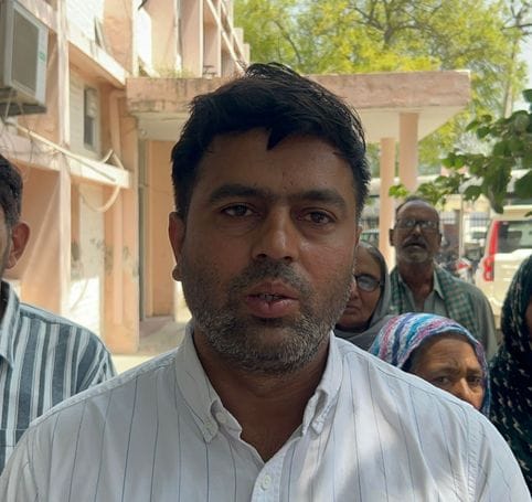 18सीटीके19 प्रेम नहर की गली-5आर में घरों के बाहर जमा सीवरेज का गंदा पानी। संवाद 18सीटीके19 प्रेम नहर की गली-5आर में घरों के बाहर जमा सीवरेज का गंदा पानी। संवाद
