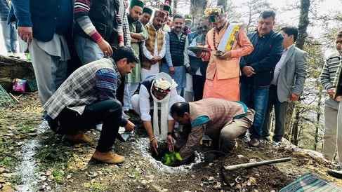 हाटू मंदिर में ज्येठ रविवार के पहले दिन पूजा पाठ करते लोक निर्माण विभाग मंत्री विक्रमादित्य सि हाटू मंदिर में ज्येठ रविवार के पहले दिन पूजा पाठ करते लोक निर्माण विभाग मंत्री विक्रमादित्य सि