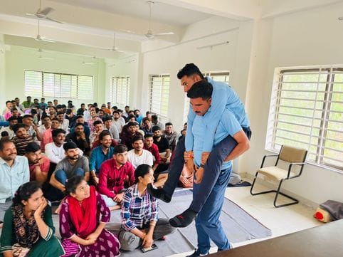 सिविल डिफेंस स्वयंसेवकों को सशक्त बनाने के लिए पांच दिन का प्रशिक्षण दिया गया सिविल डिफेंस स्वयंसेवकों को सशक्त बनाने के लिए पांच दिन का प्रशिक्षण दिया गया
