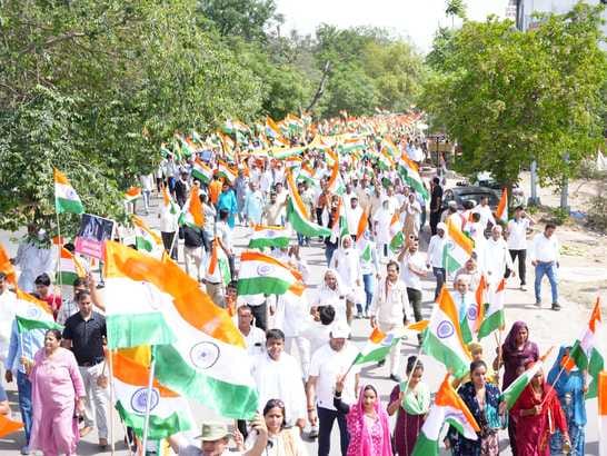 तिरंगा यात्रा के दौरान उमड़ा जनसैलाब। संवाद तिरंगा यात्रा के दौरान उमड़ा जनसैलाब। संवाद