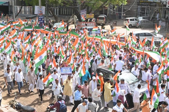 तिरंगा यात्रा के दौरान उमड़ा जनसैलाब। संवाद तिरंगा यात्रा के दौरान उमड़ा जनसैलाब। संवाद