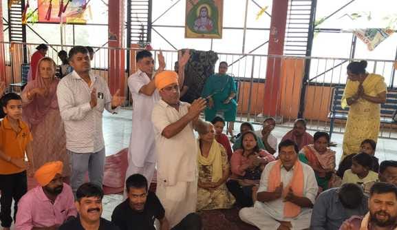 बाबा बालक नाथ मंदिर दियोटसिद्ध में दर्शन करने पहुंचे उपमुख्यमंत्री के ओएसडी(ऑफिसर ऑन स्पेशल ड्य