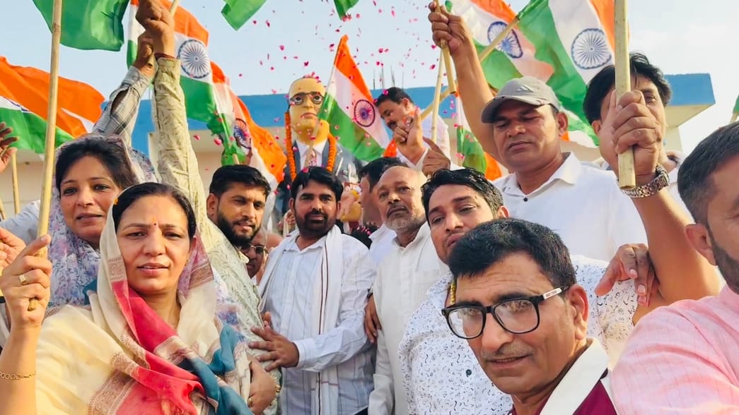 फोटो 17- सोनीपत के खरखौदा में निकाली गई तिरंगा यात्रा के दौरान मौजूद विधायक पवन खरखौदा, भाजपा न फोटो 17- सोनीपत के खरखौदा में निकाली गई तिरंगा यात्रा के दौरान मौजूद विधायक पवन खरखौदा, भाजपा न