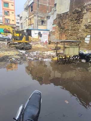 गांधी चौक में भरा पानी