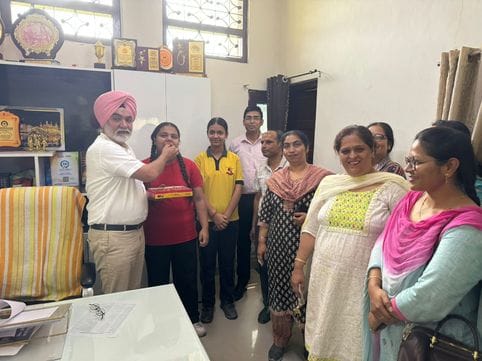 शहर के बलदेव नगर राजकीय कन्या वरिष्ठ माध्यमिक विद्यालय का दसवीं परीक्षा परिणाम शत-प्रतिशत रहा। शहर के बलदेव नगर राजकीय कन्या वरिष्ठ माध्यमिक विद्यालय का दसवीं परीक्षा परिणाम शत-प्रतिशत रहा।