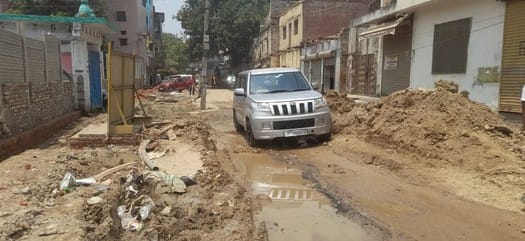 संतोष कुमार, दुकानदार।