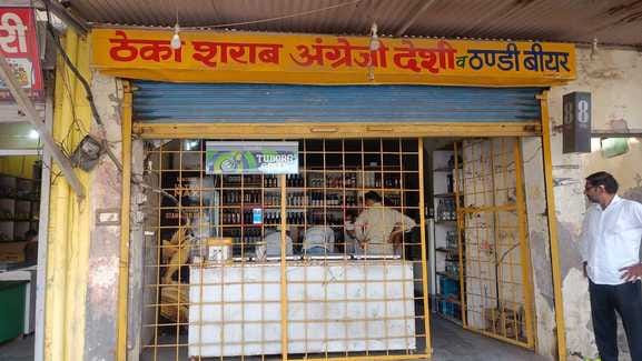 20सीटीके27....महम में ठेके पर फायरिंग करने वाले युवकों द्वारा चिपकाया गया पोस्टर। स्रोत: पुलिस
