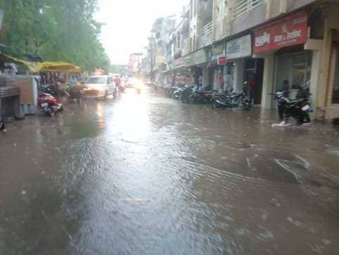 बारिश से शहर हुआ तरबतर,निचले इलाकों में पानी भरा