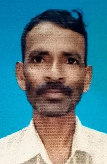 मीरापुर गाव में भुइयादीन की मौत पर गमजदा परिजन। संवाद मीरापुर गाव में भुइयादीन की मौत पर गमजदा परिजन। संवाद