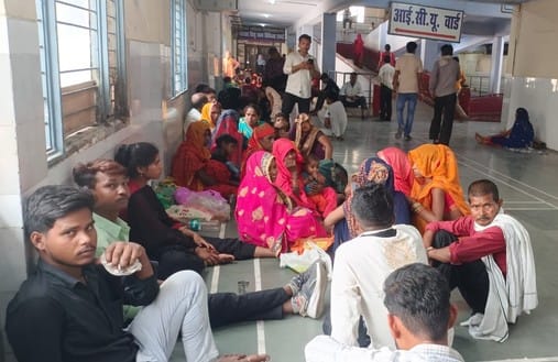 राजकीय मेडिकल कॉलेज के ट्रामा सेंटर में उमड़ी मरीजों की भीड़। संवाद