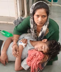 राजकीय मेडिकल कॉलेज के ट्रामा सेंटर में उमड़ी मरीजों की भीड़। संवाद