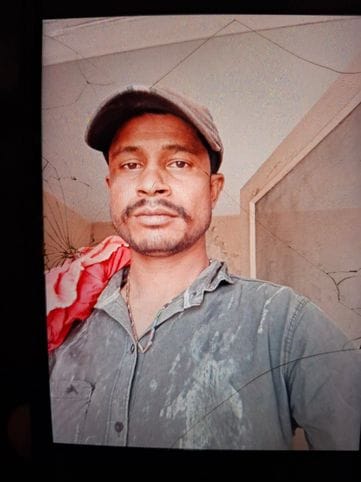 सोनीपत में मजदूर की मौत के बाद एकत्रित परिजन व अन्य। संवाद सोनीपत में मजदूर की मौत के बाद एकत्रित परिजन व अन्य। संवाद