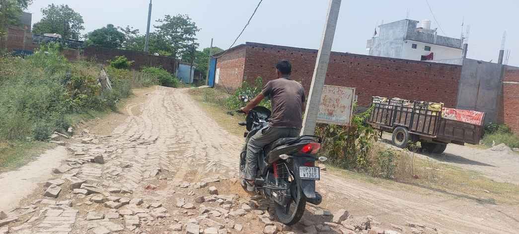सैधरी बाइपास बनी ऊंची ठोकर। संवाद सैधरी बाइपास बनी ऊंची ठोकर। संवाद