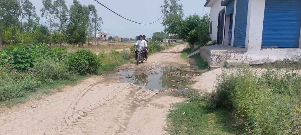 सैधरी बाइपास बनी ऊंची ठोकर। संवाद सैधरी बाइपास बनी ऊंची ठोकर। संवाद