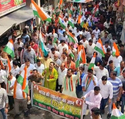 दहगवां में तिरंगा यात्रा निकालते भाजपाई। संवाद दहगवां में तिरंगा यात्रा निकालते भाजपाई। संवाद