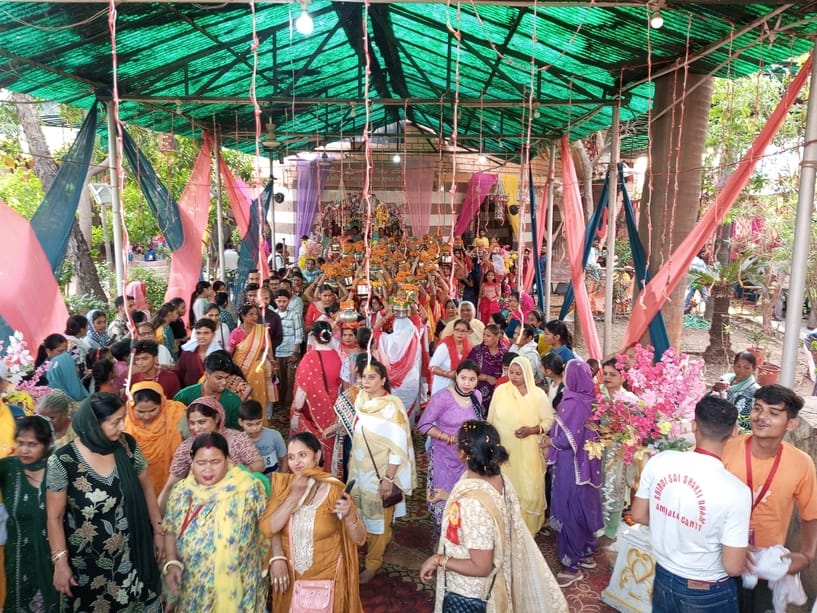 छावनी के इंडस्ट्रीयल एरिया स्थित विकासपुरी में आयोजित द्वितीय कुंभक अभिषेक महोत्सव में सजा साई