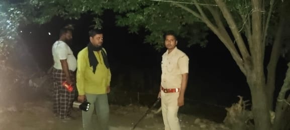 सीएचसी में हो रहा घायल कालिका का इलाज। ग्रामीण सीएचसी में हो रहा घायल कालिका का इलाज। ग्रामीण