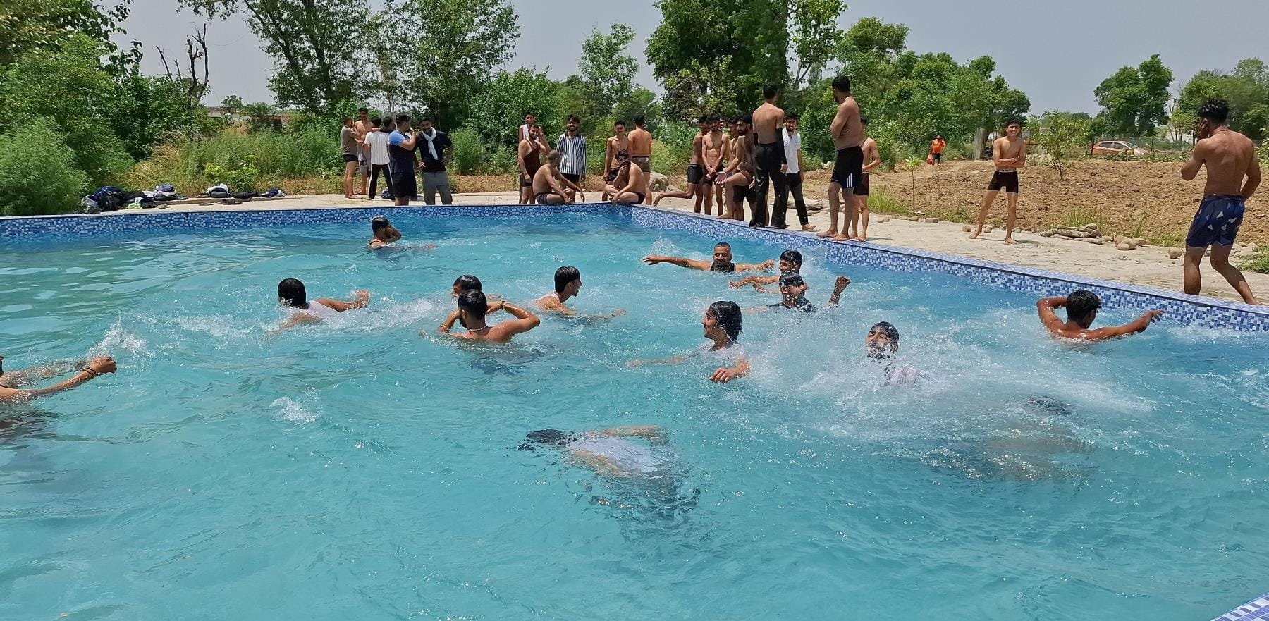 धार कोटी में बनाया गया 50000 गैलन का रिजर्वॉयर। धार कोटी में बनाया गया 50000 गैलन का रिजर्वॉयर।