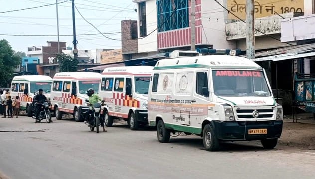 उझानी में मेंथा ऑयल फैक्टरी मं दूसरे दिन भी उठते धुएं के गुबार। सवाद उझानी में मेंथा ऑयल फैक्टरी मं दूसरे दिन भी उठते धुएं के गुबार। सवाद