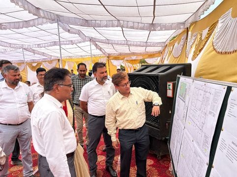 अंबाला छावनी के रक्षा संपदा विभाग के कार्यालय में भूमि पूजन करते महानिदेशक। संवाद