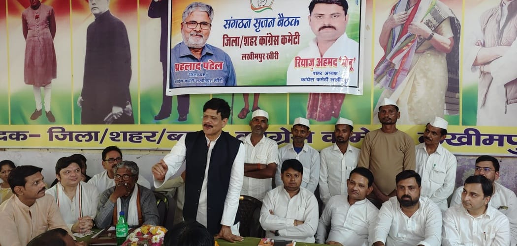 कार्यकताओं को सम्बोधित करते हुए नकुल दुबे। आयोजक कार्यकताओं को सम्बोधित करते हुए नकुल दुबे। आयोजक