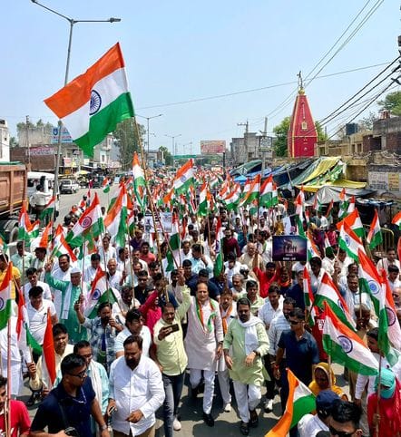 थानाभवन तिरंगा यात्रा में नागरिकों की भीड़ । संवाद थानाभवन तिरंगा यात्रा में नागरिकों की भीड़ । संवाद