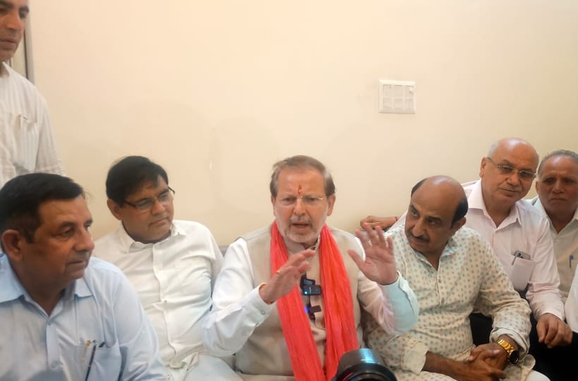 फोटो 02: सोनीपत के गोहाना रोड स्थित ब्राह्मण भवन में आयोजित कार्यक्रम के बाद पत्रकारों से बात क फोटो 02: सोनीपत के गोहाना रोड स्थित ब्राह्मण भवन में आयोजित कार्यक्रम के बाद पत्रकारों से बात क
