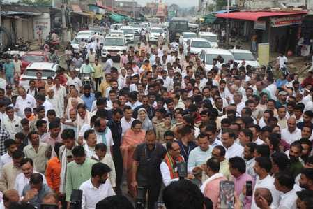 केन्द्रीय मंत्री शिवराज सिंह की पदयात्रा रविवार को लाडक़ुई गांव से शुरू हुई।