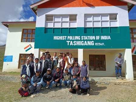 विधायक अनुराधा राणा क्यामो में बहुउद्देशीय भवन की करती आधारशिला । स्त्रोत जनसंपर्क विभाग विधायक अनुराधा राणा क्यामो में बहुउद्देशीय भवन की करती आधारशिला । स्त्रोत जनसंपर्क विभाग